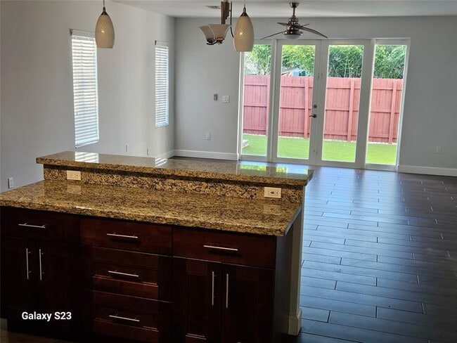 Foto del edificio - 323 SW 11th St