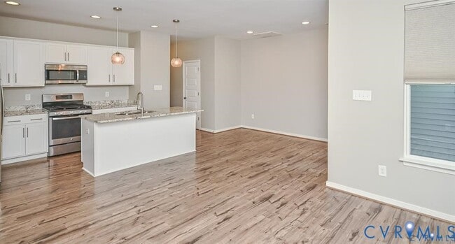 Building Photo - 8090 Manton Ct
