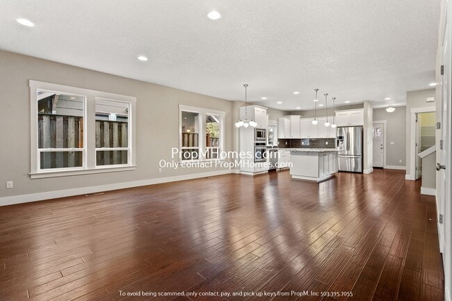 Building Photo - Gorgeous 4 Bedroom in West Linn! - Lovely ...