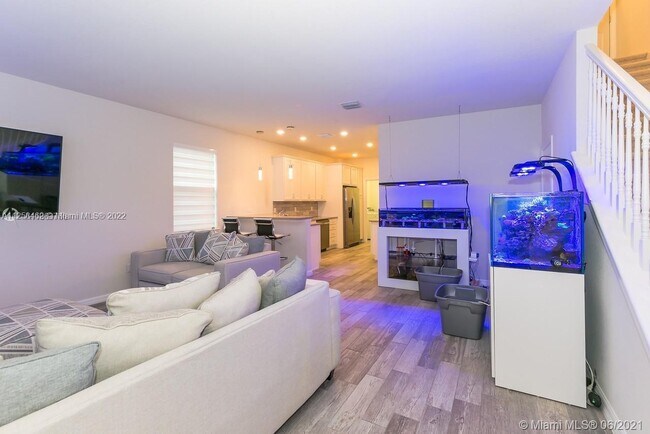 Foto del edificio - 4860  Eucalyptus Dr  1 Hollywood Fl 33021