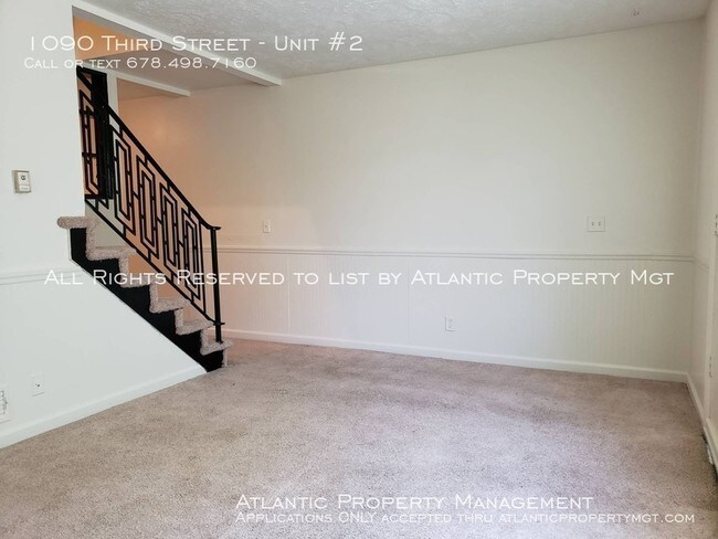 Building Photo - 1090 3rd St