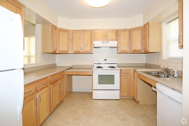 Kitchen - Creekwood Apartments