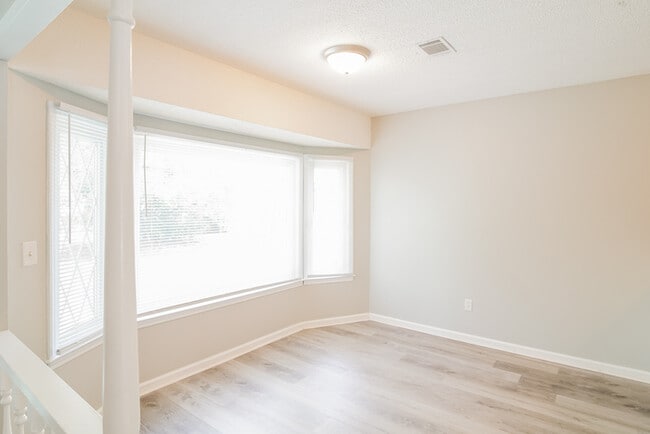 Building Photo - 1312 Hampton Dr
