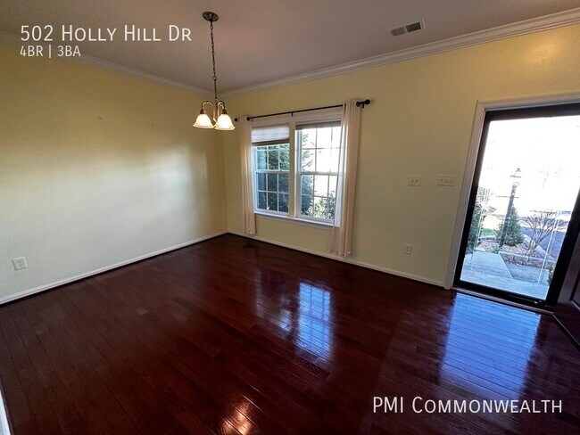 Building Photo - 4 Bed / 2.5 Bath Single Family (Available ...