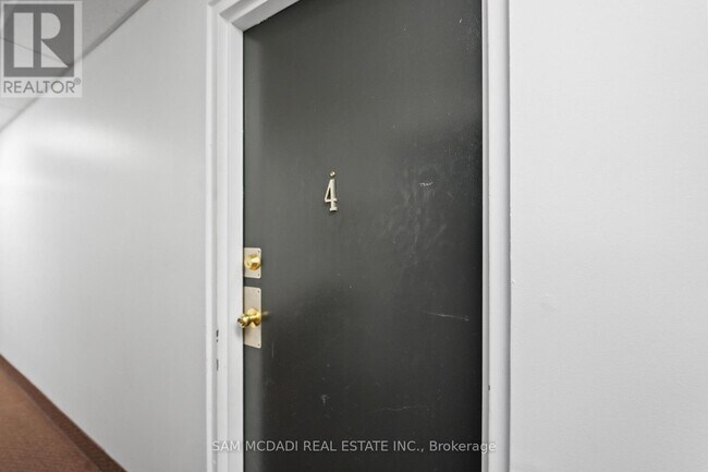 Photo du bâtiment - 130 King St E