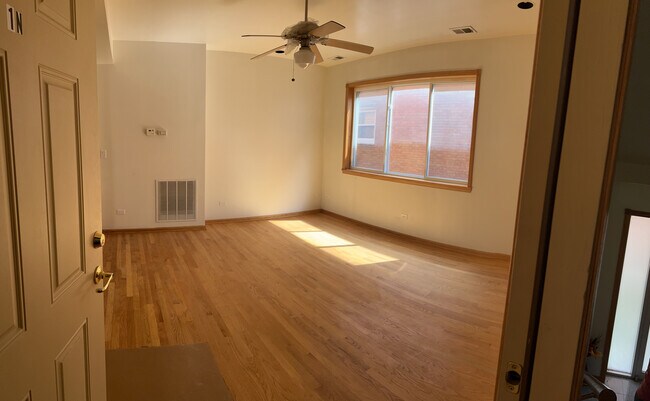 Foto del edificio - 3913 W 47th St