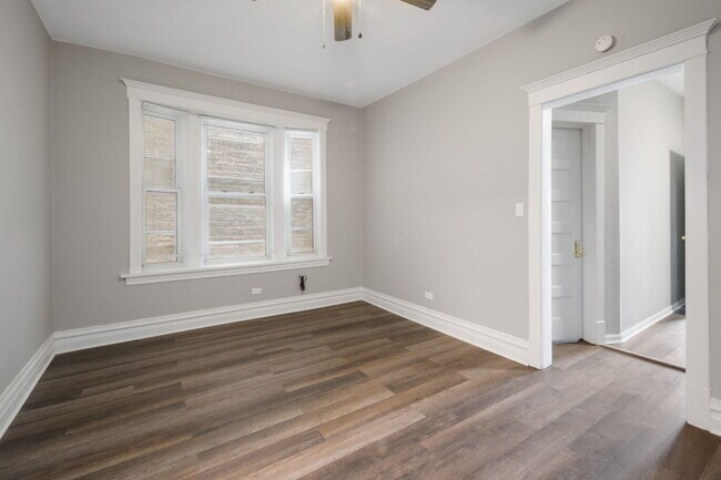 Foto del edificio - 6110 S Ingleside Ave