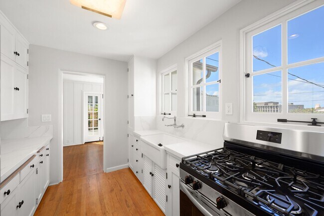 Building Photo - Charming Coastal Retreat: Newly Remodeled ...