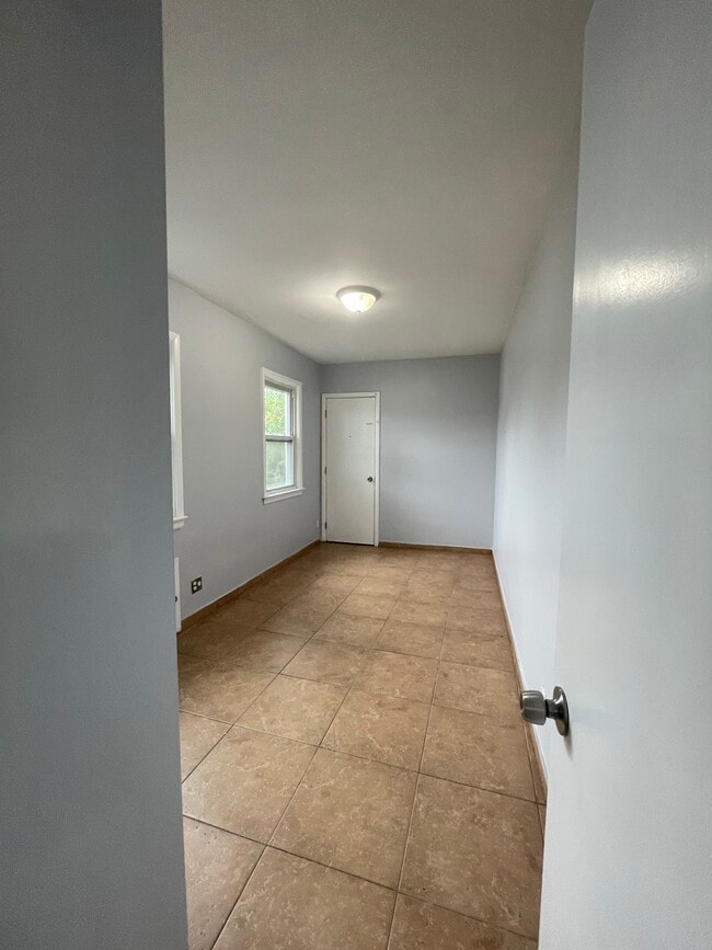 Building Photo - 148 3rd Ave