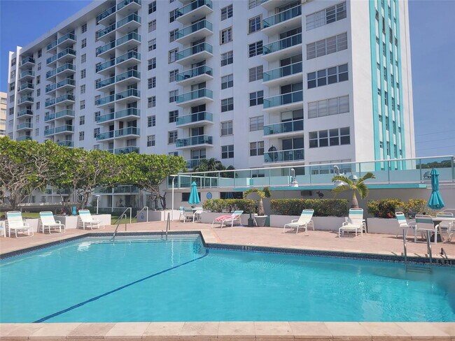 Foto del edificio - 2841 NE 163rd St