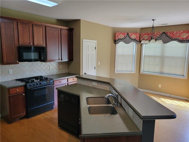 Building Photo - 3605 Mystic Dr