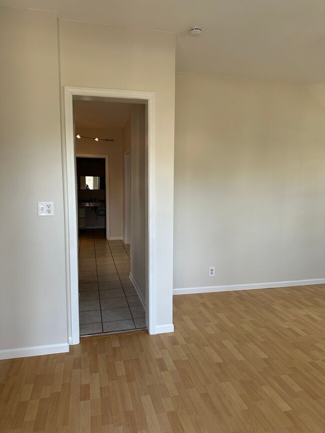 Foto del edificio - 656 3rd Ave
