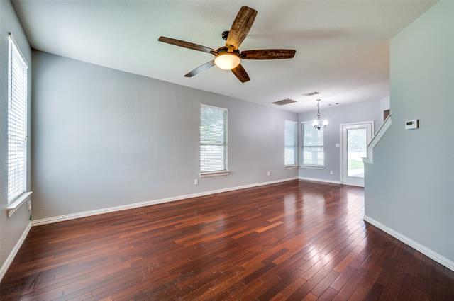 Foto del edificio - 9801 Cedarcrest Dr