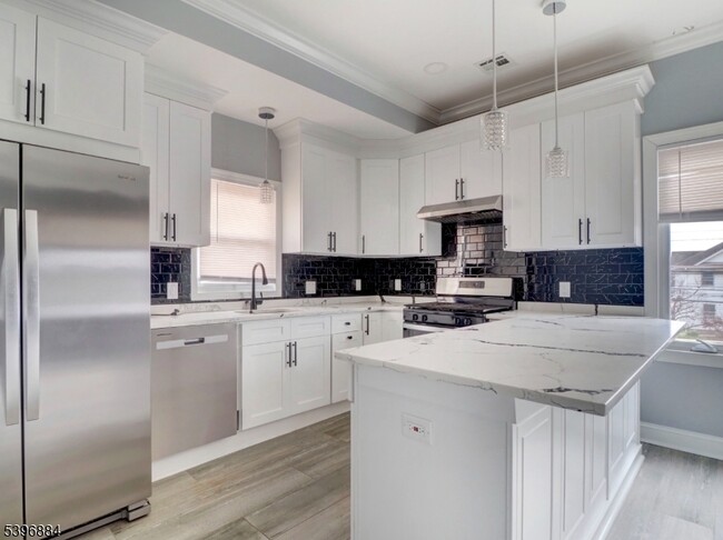 Building Photo - 385 E Main St