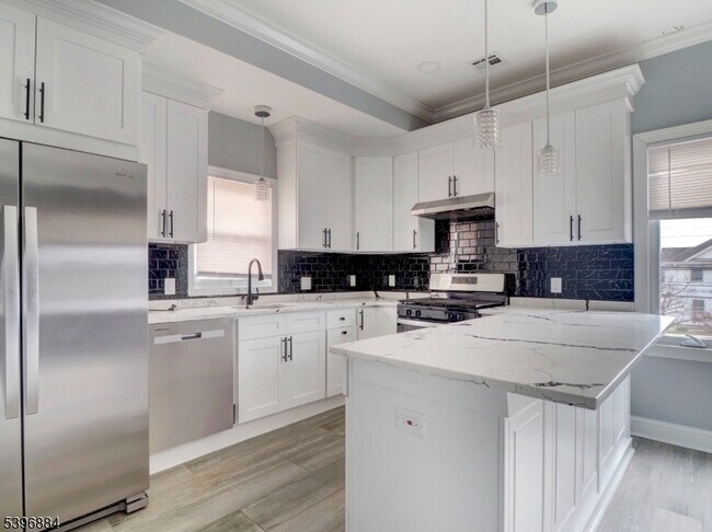 Foto del edificio - 385 E Main St