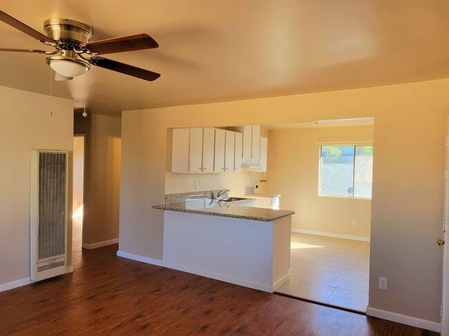 Foto del edificio - 8158 McKinley Ave