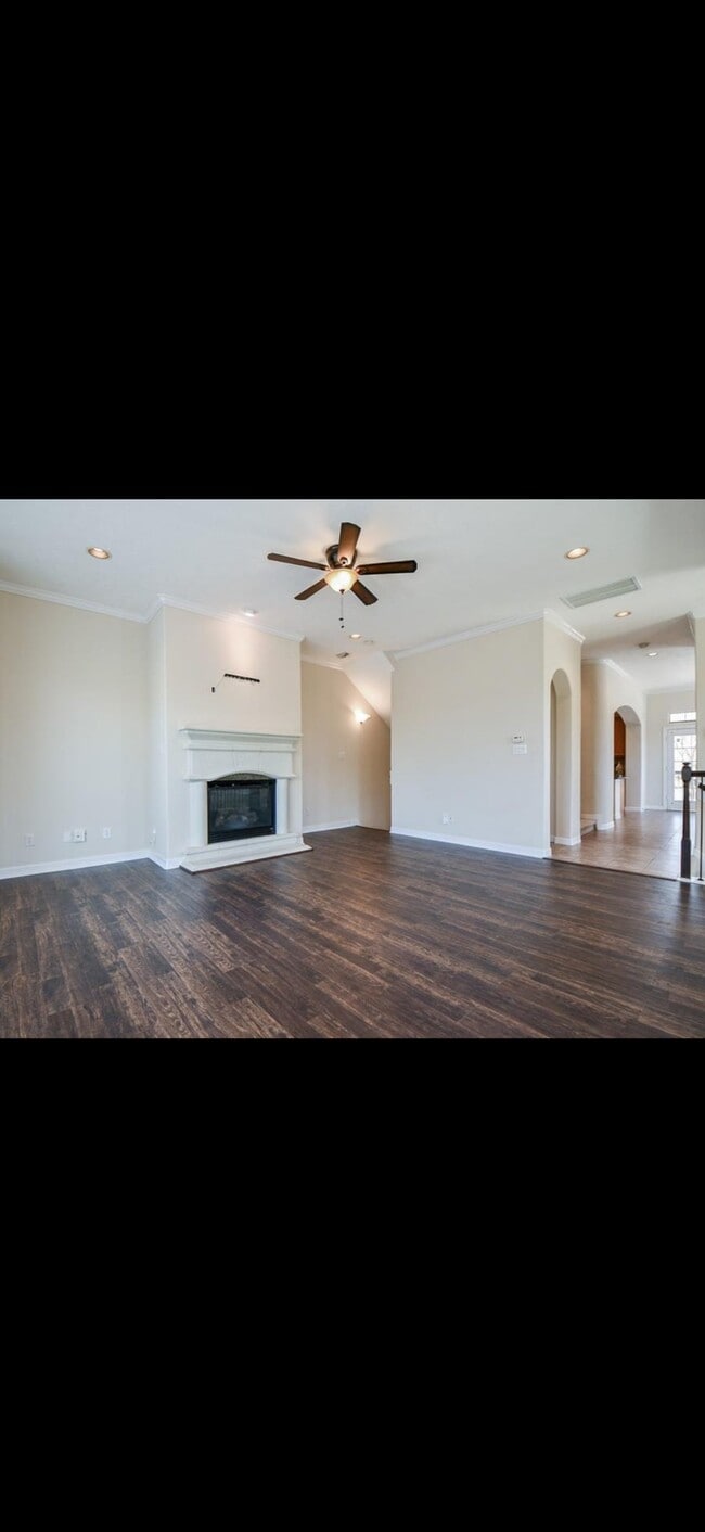 Building Photo - 8002 Stoneyway Dr