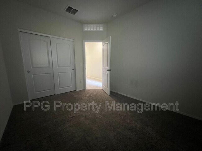 Foto del edificio - 30155 W Avalon Dr