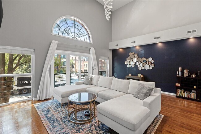 Foto del edificio - 1754 W Division St