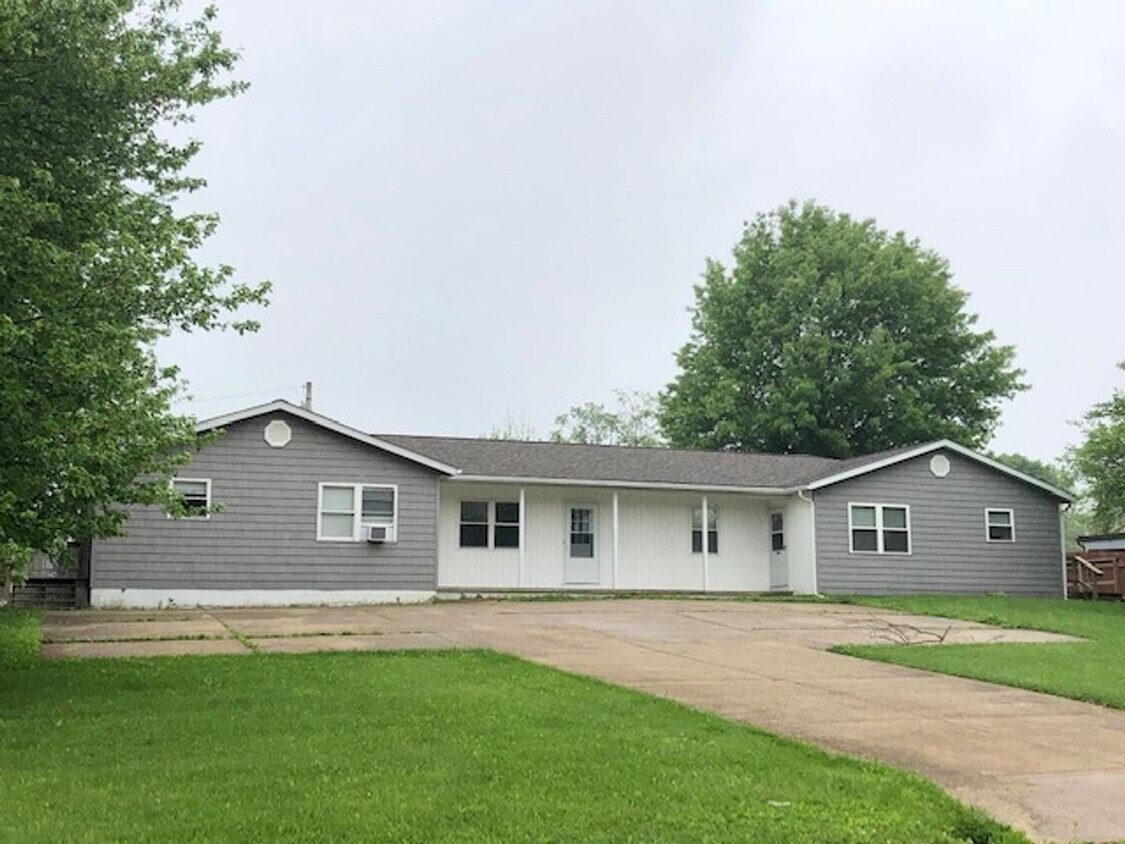 14411445 Peachtree Dr Unit 1441, Ashland, OH 44805 Room for Rent in