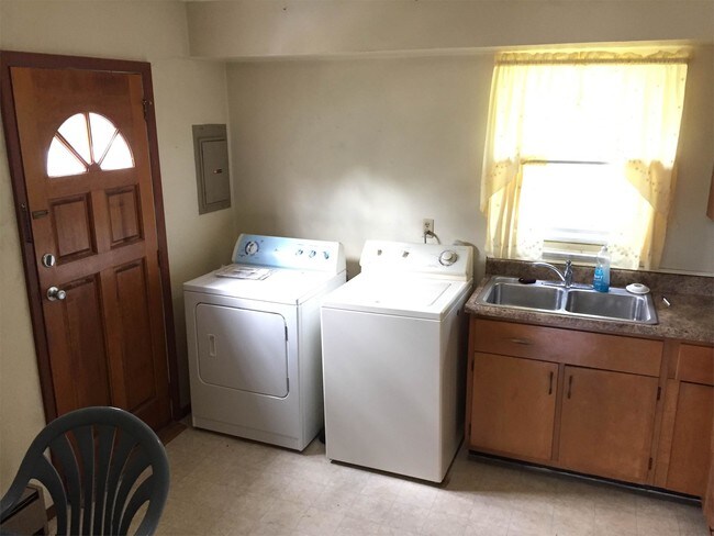 Foto del edificio - 124 Edgewood Cir