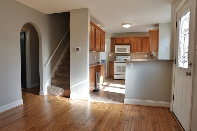 Foto del edificio - Lovely 3 BR/1 BA Single-Family Home in Eas...
