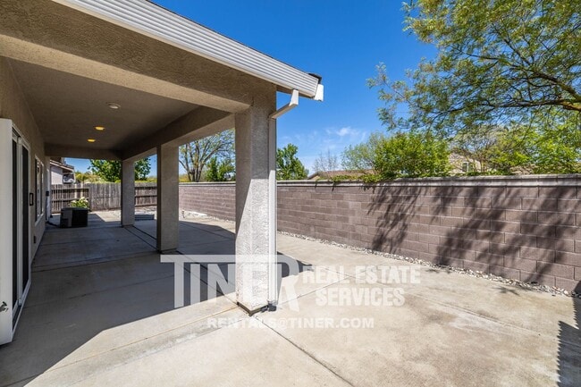 Building Photo - Great Elk Grove Home!