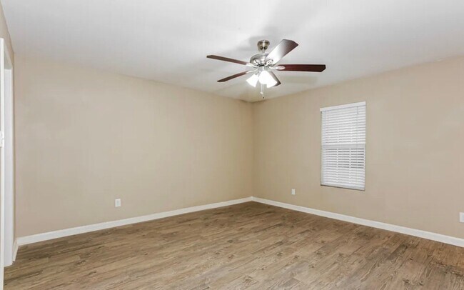 Foto del edificio - 2309 Tallowood Ct