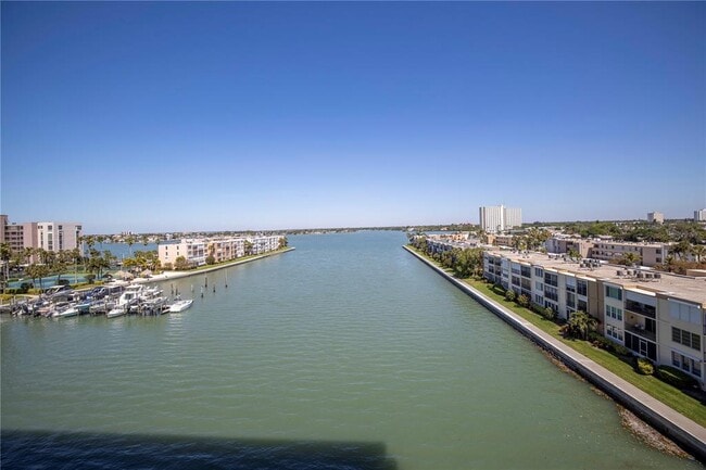 Building Photo - 7300 Sun Island Dr S