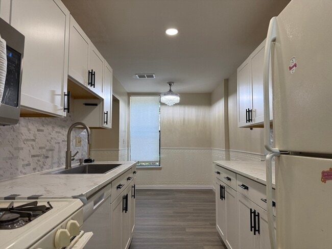 Building Photo - 52 Shrewsbury Green Dr
