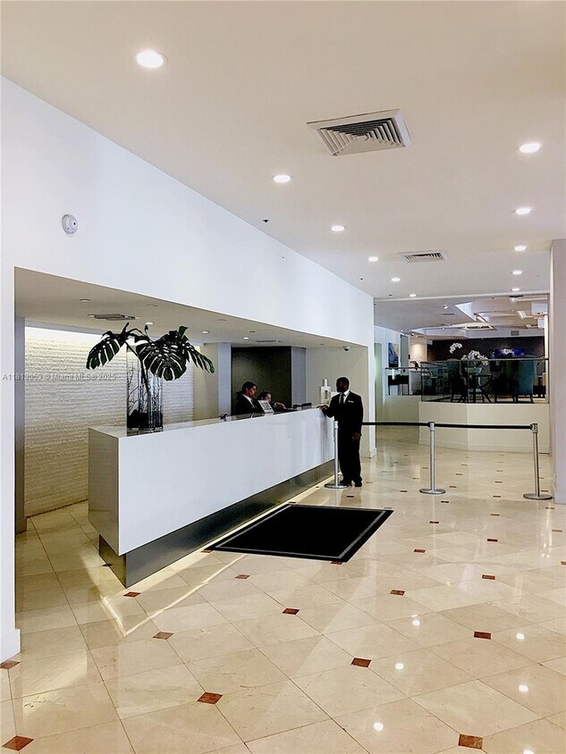 Foto principal - 100 Lincoln Rd