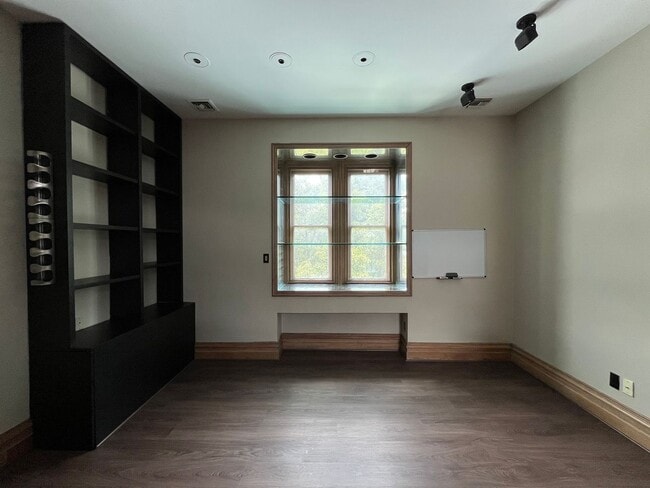 Foto del edificio - 200 W North Ave