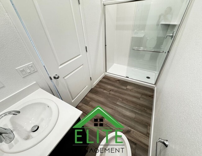 Foto del edificio - **Brand New 1-Bedroom, 1-Bathroom Park-Fac...