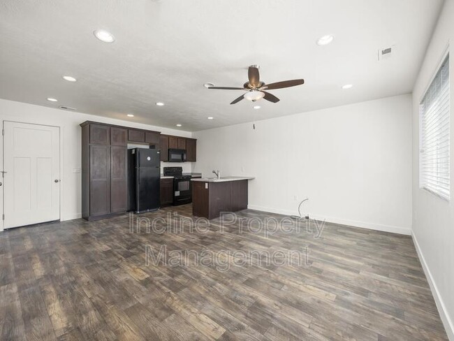 Building Photo - 178 E 630 N