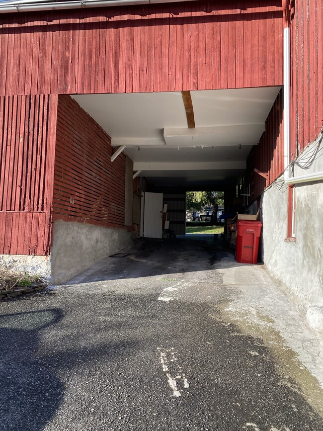 Building Photo - 1327 Kepler Rd