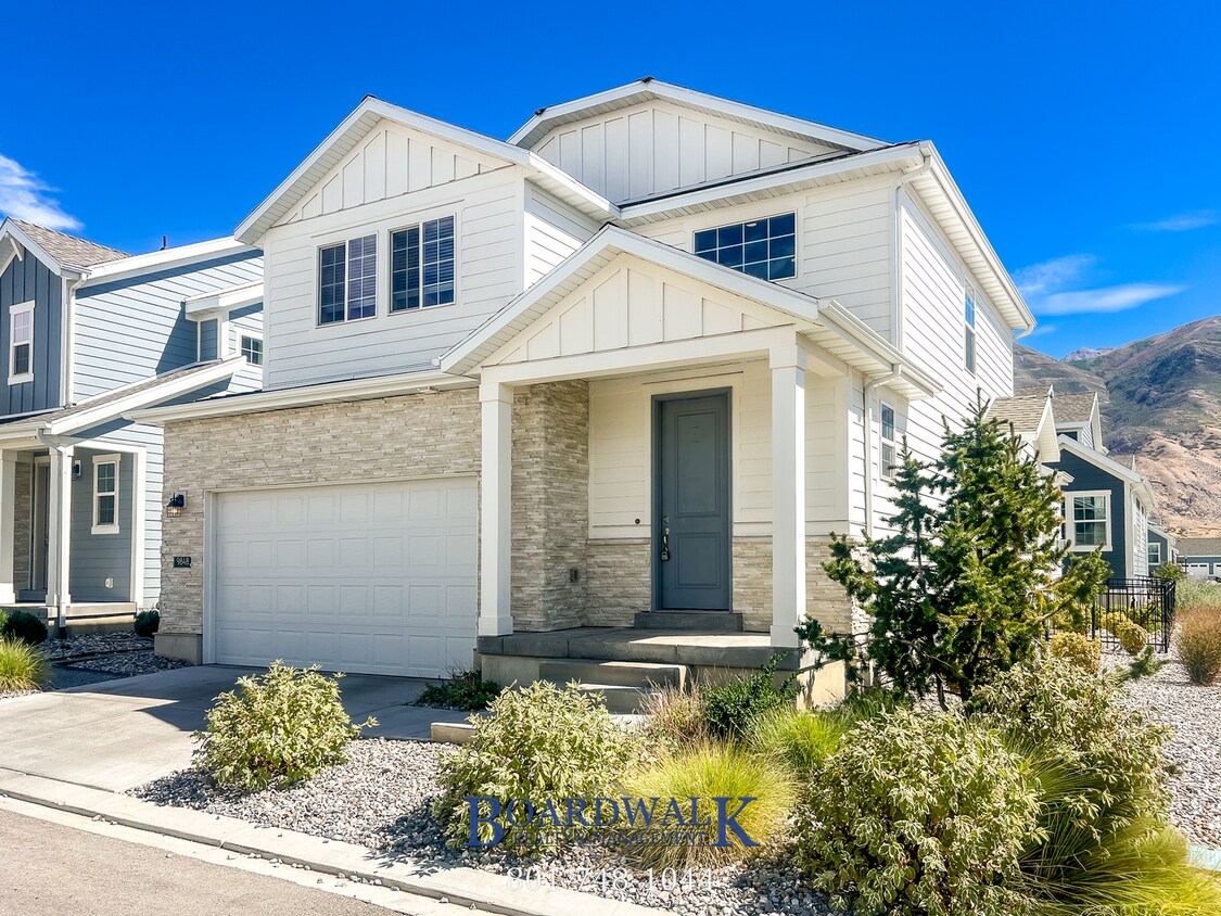 Foto principal - Modern Home in Highland!