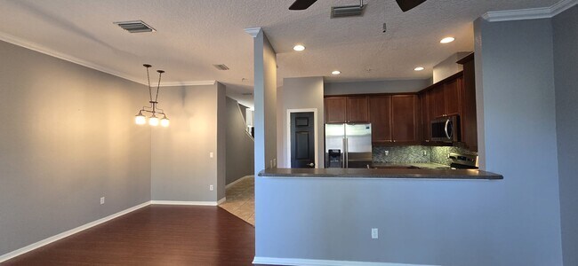 Foto del edificio - 638 Pinebranch Cir