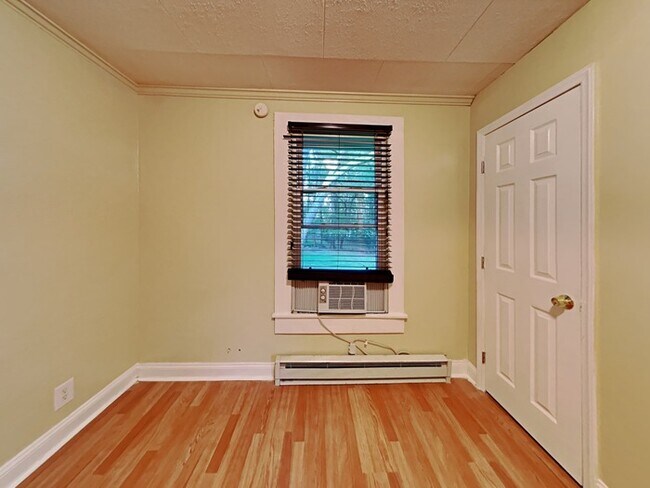 Building Photo - 113 Kingsway Dr