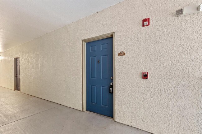 Building Photo - Gated Bartram Park Condo