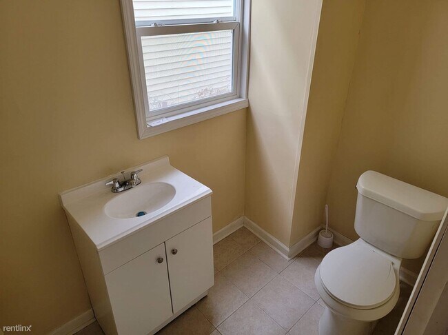 Building Photo - 3 br, 2 bath House - 15769 Wildemere St