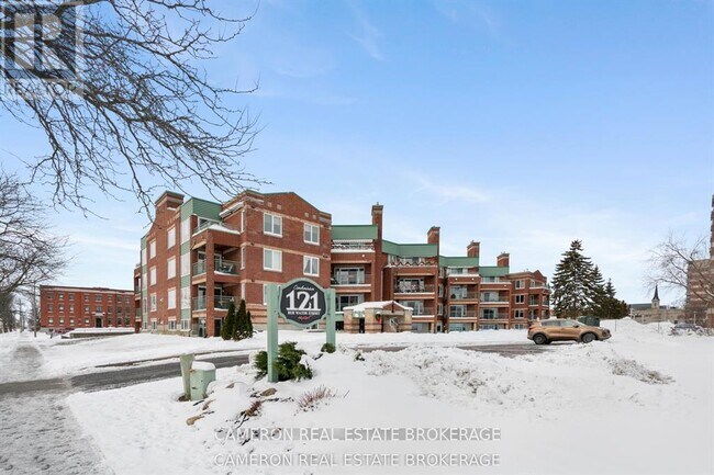 Photo du bâtiment - 121 Water St W