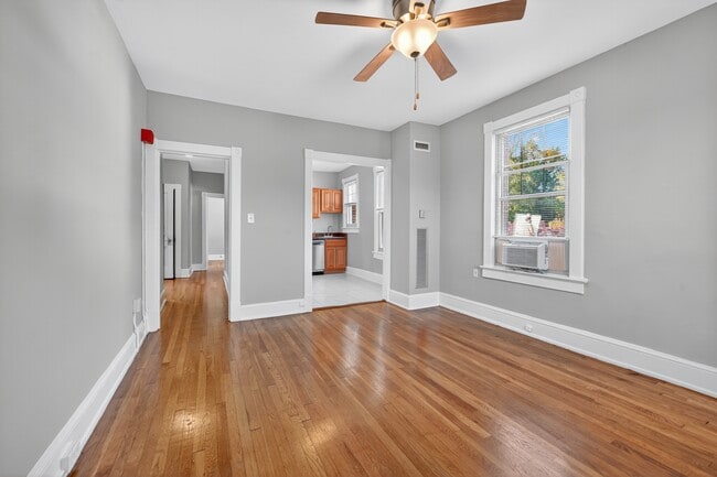 Designer Finish - Living Room - 3032 Rodman Street