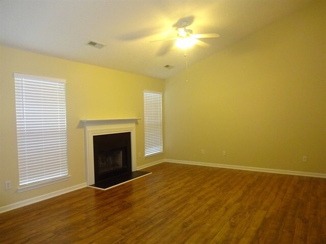 Foto del edificio - 204 Appleton Ln