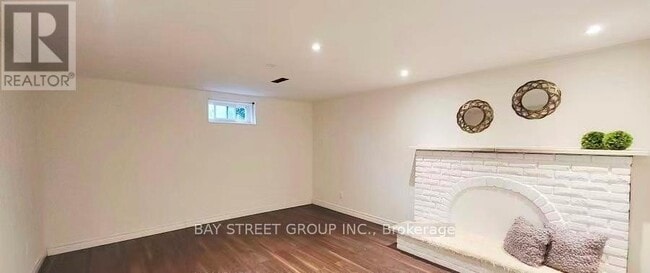 Building Photo - 53 Marblemount Crescent