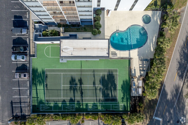 Piscina, tenis, baloncesto. - Holiday Towers