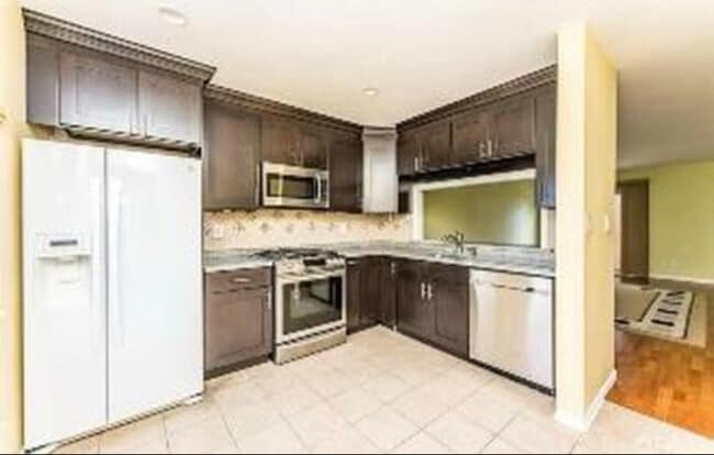 Building Photo - 208 Woodbridge Commons Way