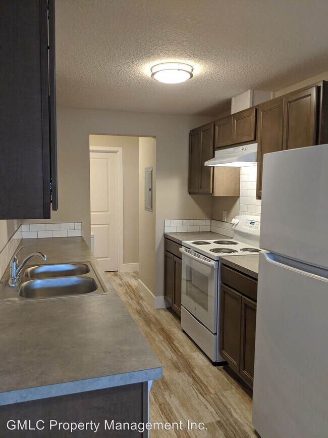 Building Photo - 2 br, 1 bath Apartment - 200 SE 98th Avenue