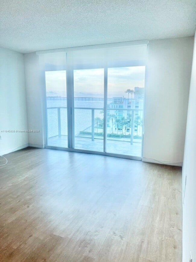 Building Photo - 1155 Brickell Bay Dr