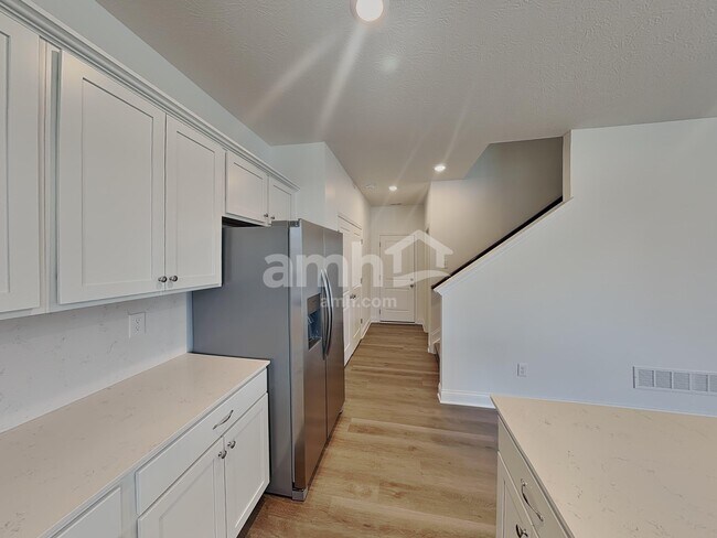 Foto del edificio - 998 Heritage Blvd