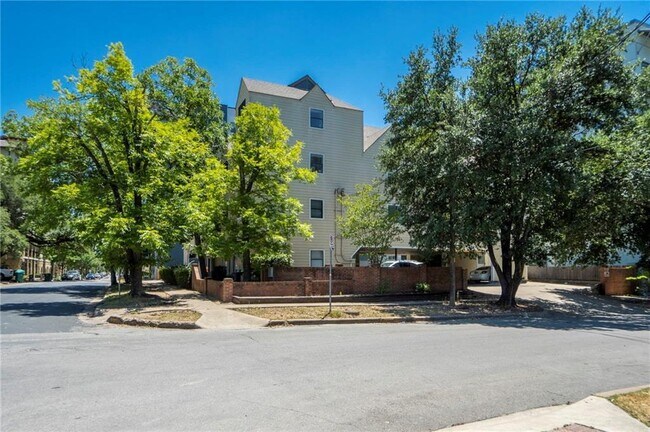 Building Photo - 2510 San Gabriel St